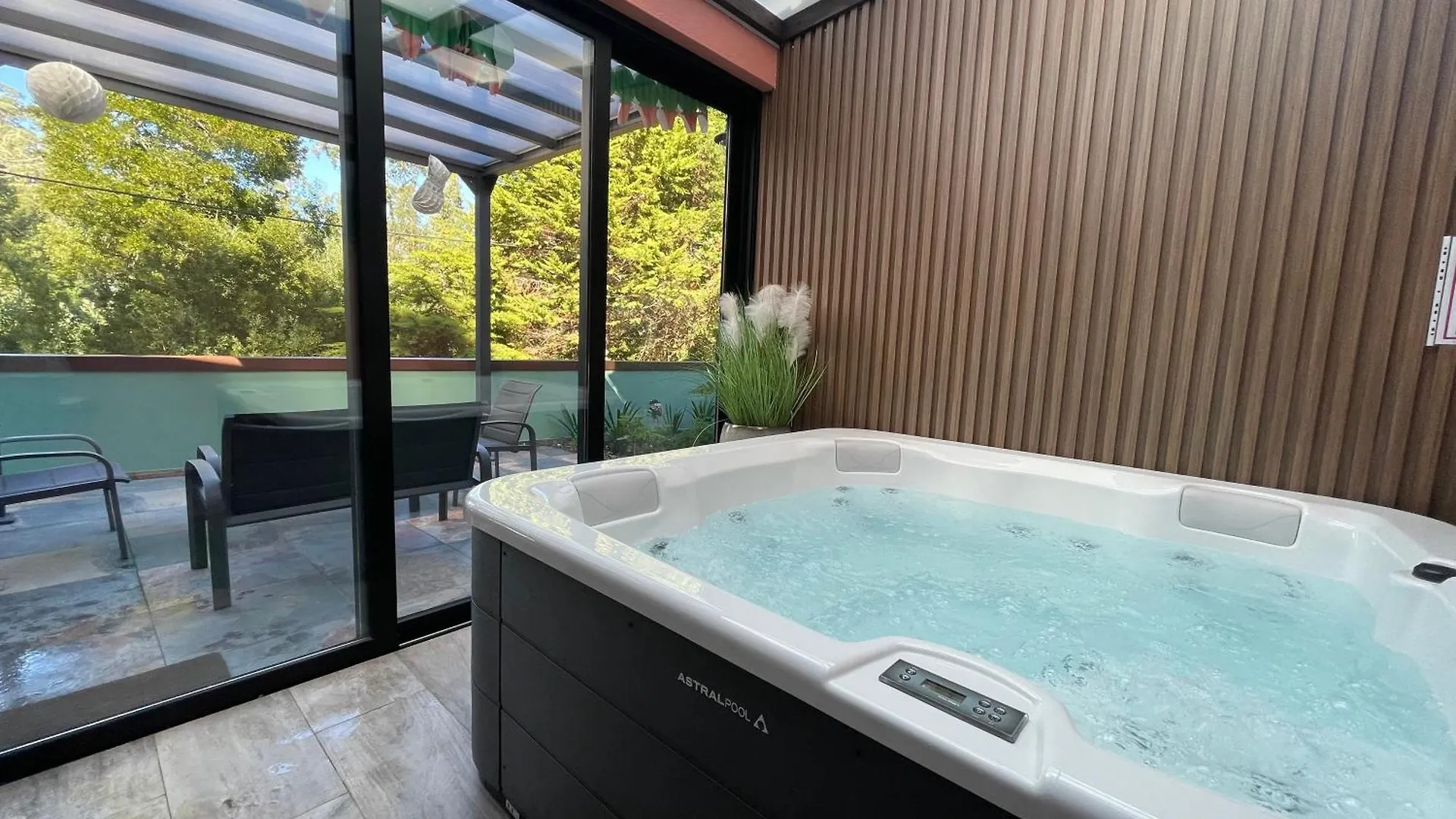 הוילה ארקו דה קלחטה Casa Requinte - Jacuzzi פורטוגל
